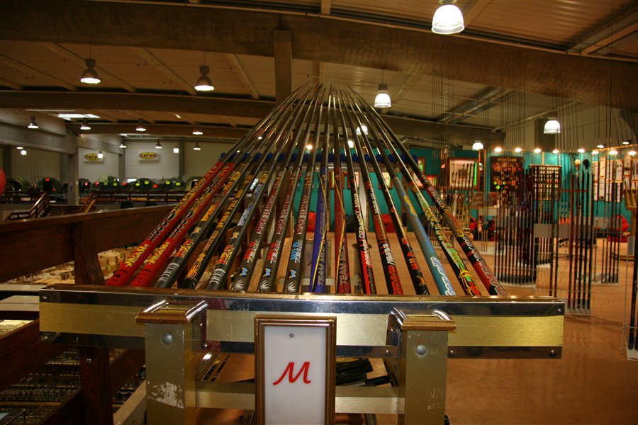 Le présentoir circulaire de cannes du magasin